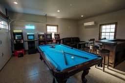 Stone Cottage - Beach/Hot Tub/Arcade/Massage Chair - Holiday Home