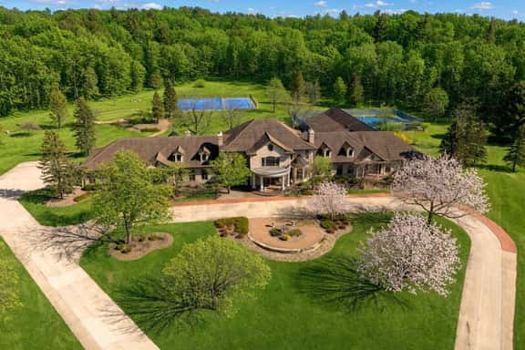 GrandBadgerResort - Indoor Pool/Golf Sim/Sleeps 30 - Image 1